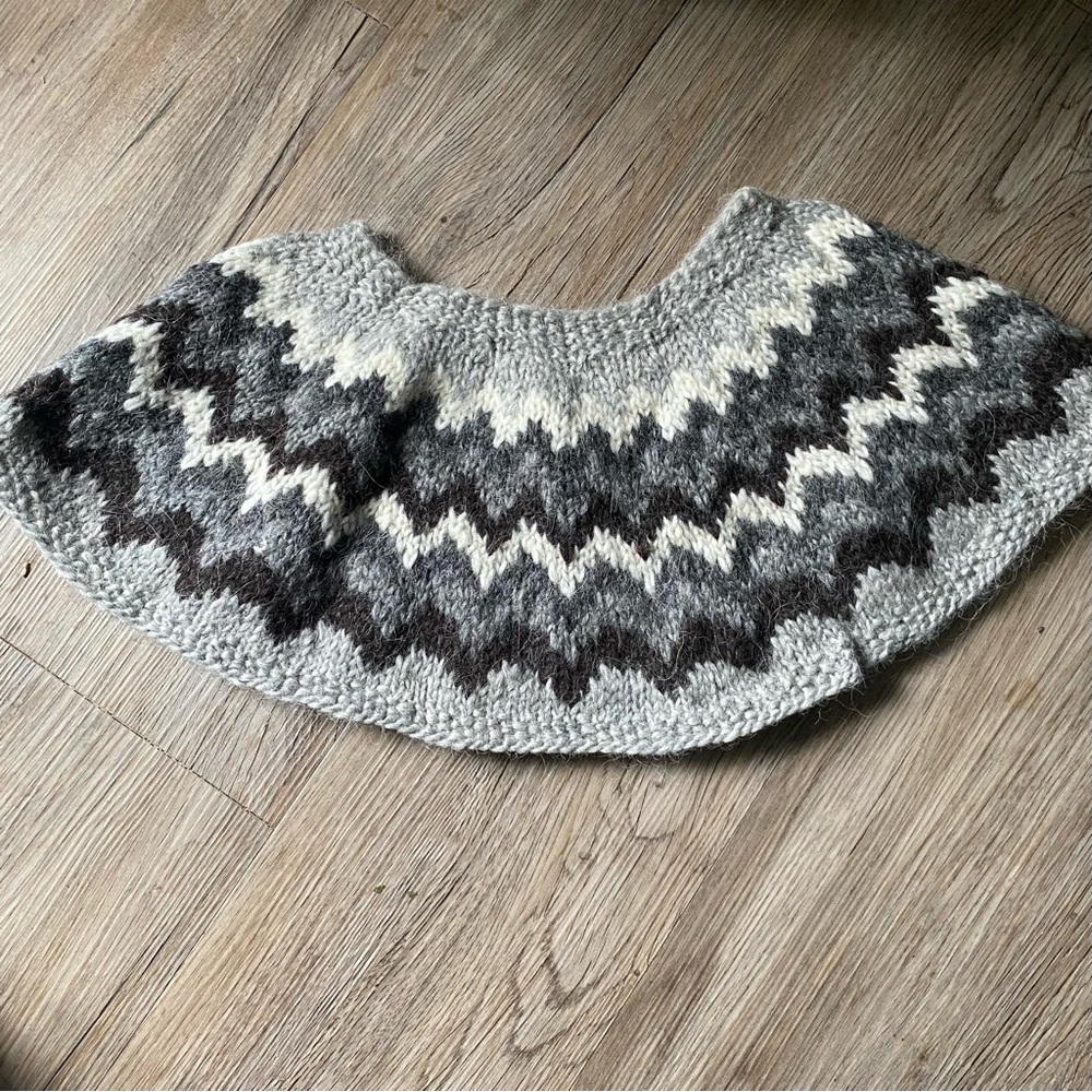 Handmade in Iceland - Iceland Sweater Cape - Natural Sheep’s Wool/New Condition